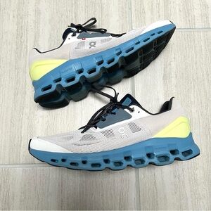 On Couldstratus men’s running shoe